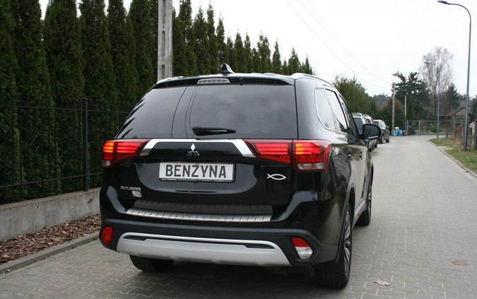 Mitsubishi Outlander cena 81500 przebieg: 50000, rok produkcji 2020 z Warszawa małe 631